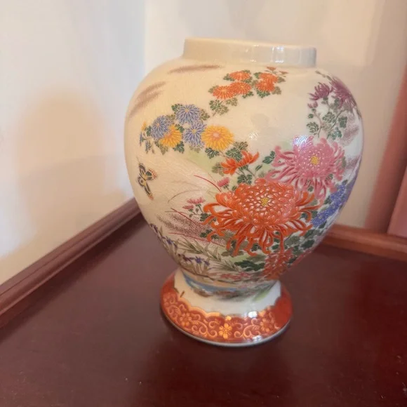 Vintage Japanese Porcelain Crackle Glaze Ginger Jar with Lid - Picture 7 of 12